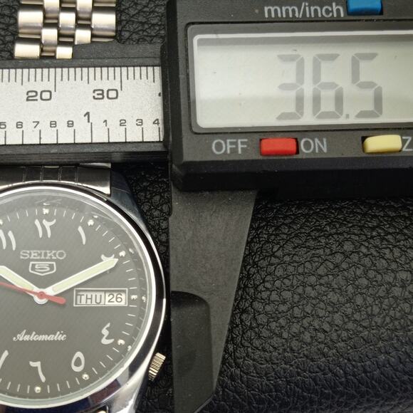 Vintage 1982 Seiko Arabic Automatic Mens Silver Watch W/daydate & Black accents - Picture 7 of 9